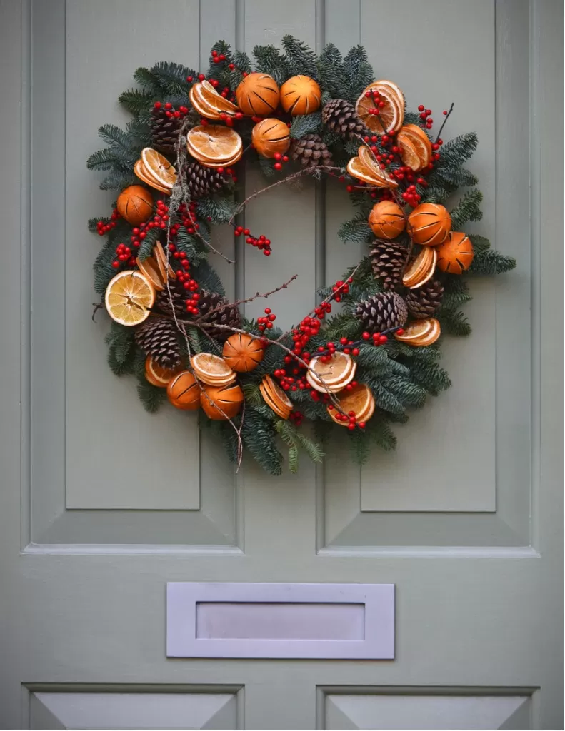 christmas-yule-wreath-door-picture-id1088228524 (1)